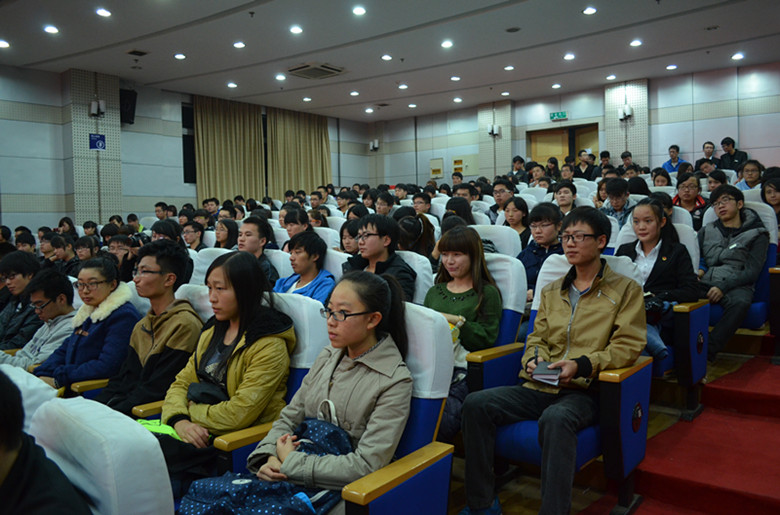 伟德国际1946全体学生代表